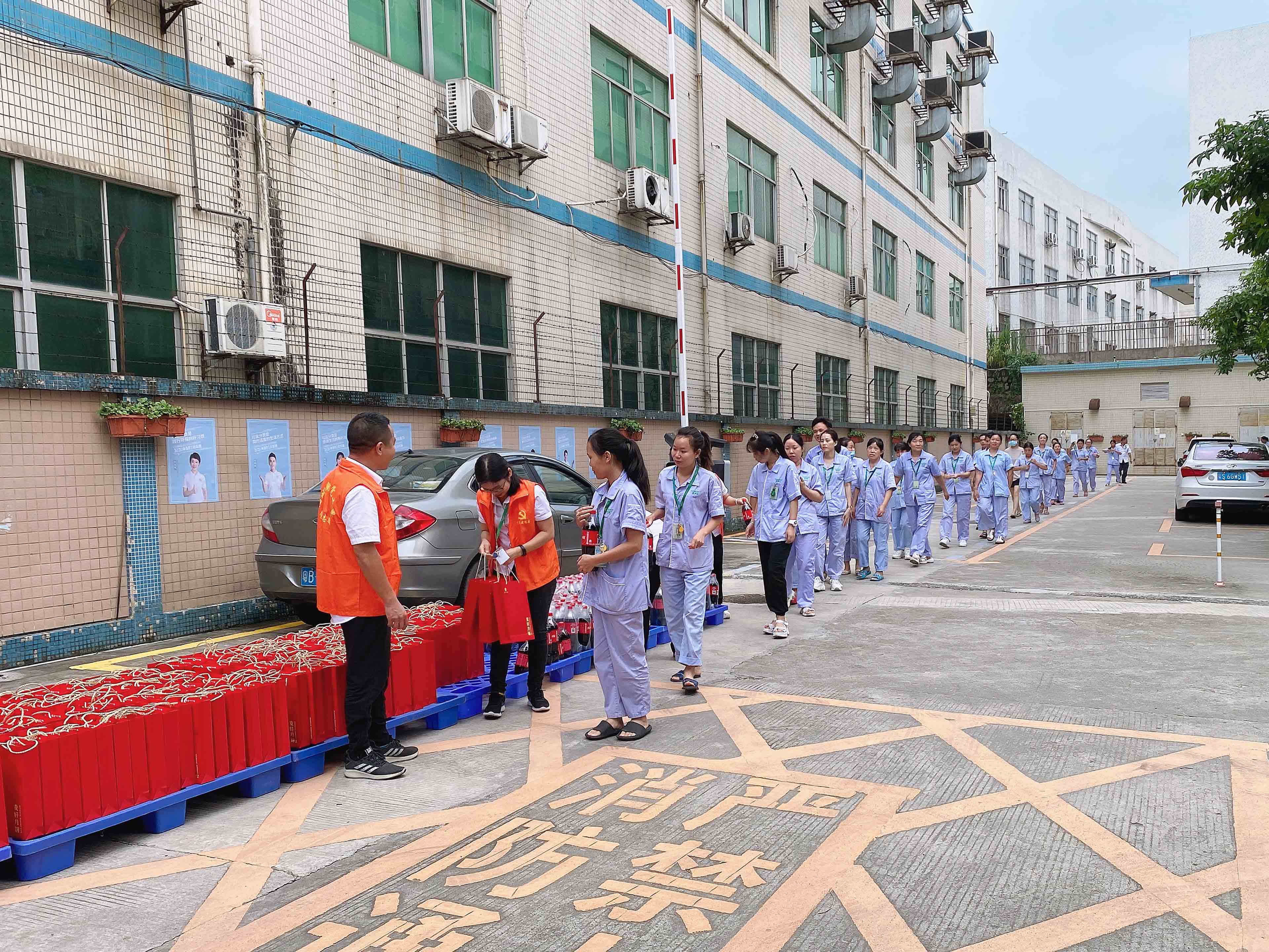 國慶中秋雙節(jié)同慶，雅香麗預(yù)祝大家度過一個(gè)平安祥和、喜慶歡樂的假期！